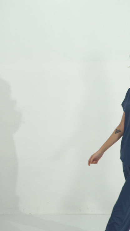 BRL Medinilla Kadın Medikal Forma Üstü – Gizli Fermuarlı Polo Yaka – Yan Cepler – 4 Yönlü Esnek Kumaş